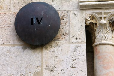 Dolorosa. Dördüncü istasyon çarmıhı Golgota için delik İsa, kes. Jerusalem, İsrail.