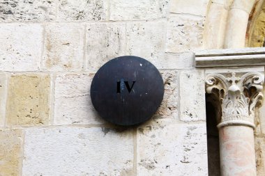 Dolorosa. Dördüncü istasyon çarmıhı Golgota için delik İsa, kes. Jerusalem, İsrail.