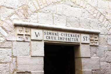 Dolorosa. İsa Mesih, kim çarmıhı Golgota için delik beşinci istasyonu durdurun. Jerusalem, İsrail.