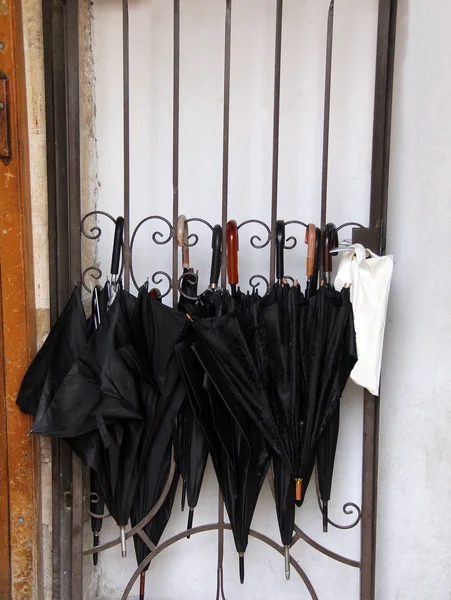 Umbrellas at the door of a yeshiva in the old town — Stock Photo, Image