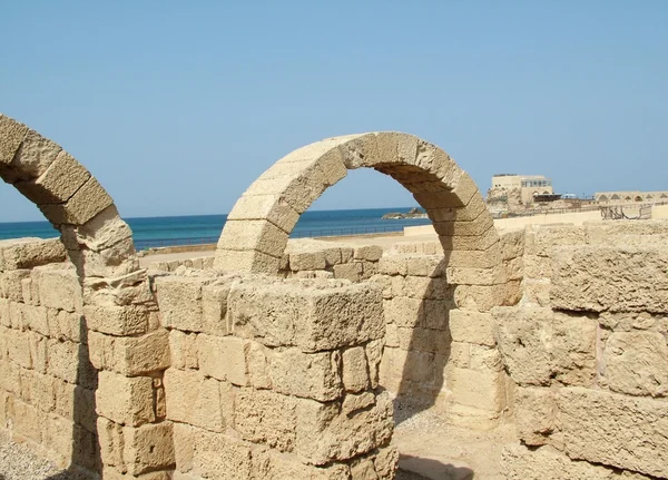 古代石拱桥。该撒利亚 — 图库照片