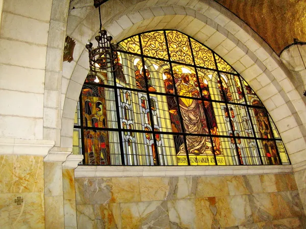 Stained-glass window at Church of the Flagellation — Stock Photo, Image