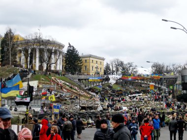 geçici anma törenine maidan institutskaja sokak üzerinde savunucuları