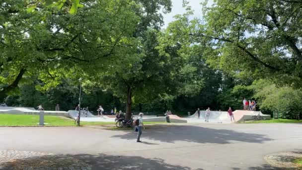 München Duitsland Juli 2021 Sportveld Voor Skateboarden Het Olympisch Park — Stockvideo