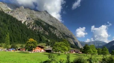 Eng Alm, Tirol 'deki Karwendel Dağları. Avusturya. 4K
