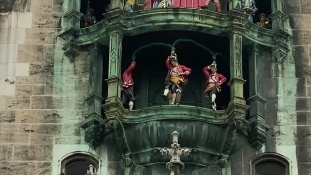 München Berühmtes Neues Rathaus Marienplatz Glockenspiel — Stockvideo