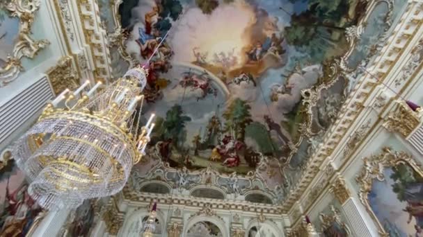 慕尼黑 2021年8月25日 游客们来到了尼彭堡宫殿的一个漂亮的大厅 — 图库视频影像