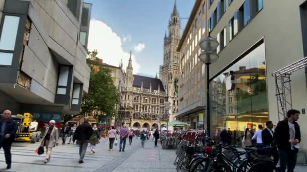 Munich Germany August 2021 Tourists Front City Hall Marienplatz Square — Stock Video