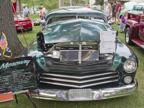 1949 汞 coupe 前视图 — 图库照片