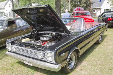 1966 siyah plymouth uydu Cabrio