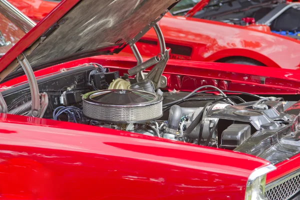 1967 czerwony pontiac gto mięśni samochód silnik — Zdjęcie stockowe