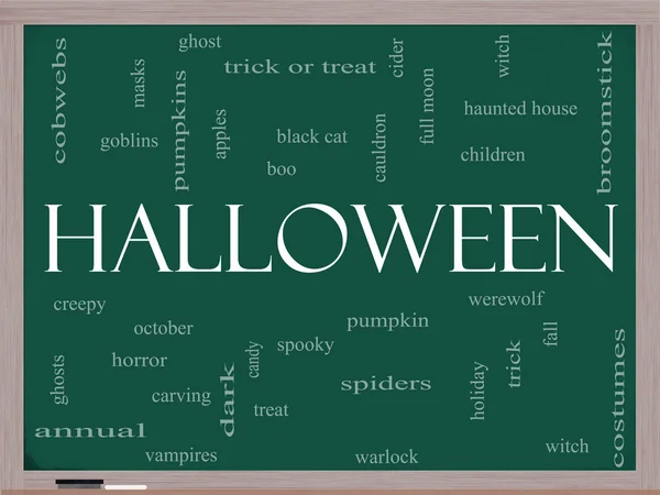 Halloween woord wolk concept op een schoolbord — Stockfoto