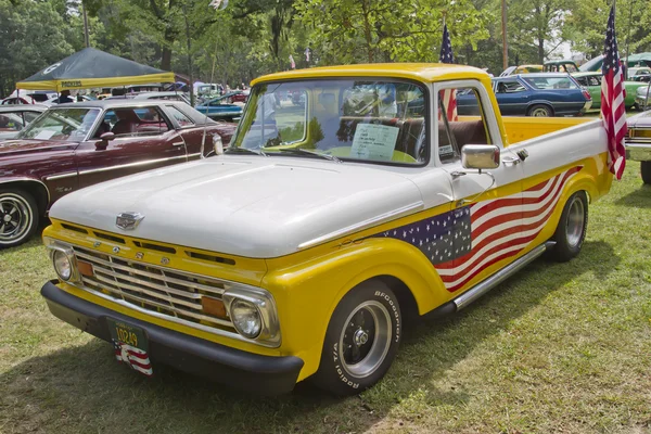 1961 フォード ユニボディ f100 トラック — ストック写真