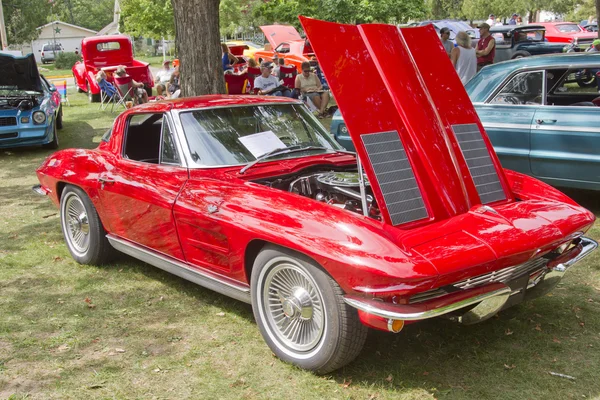 1963 chevy corvette czerwony — Zdjęcie stockowe