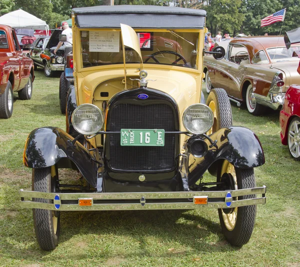 1929 Ford amarillo Modelo A vista frontal — Foto de Stock