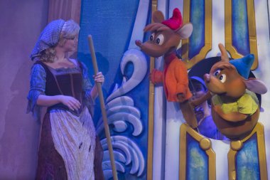 Cinderella talking to mice