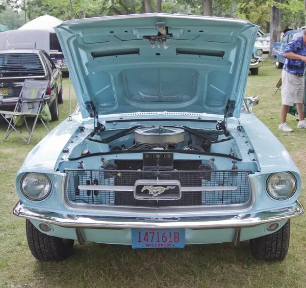 1967 Aqua Ford Mustang front view — Stock Photo, Image