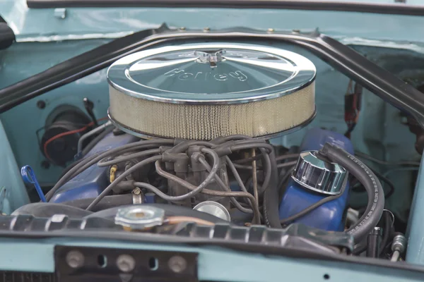 1967 Aqua Ford Mustang engine — Stock Photo, Image