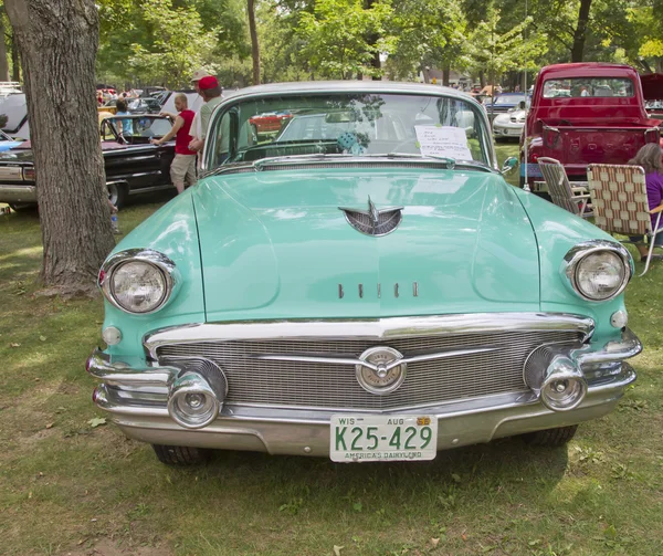 1956-ban Buick Aqua Blue elölnézete — Stock Fotó