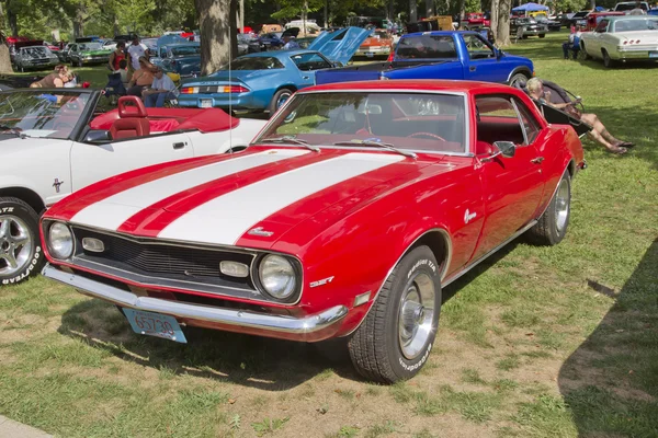 Rosso Bianco Chevy Camaro 327 — Foto Stock