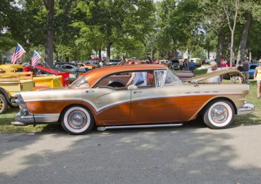 1957 buick century yan görünüm