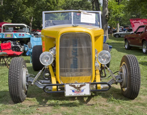 1938 Yellow Ford Roadster Grill fermer — Photo