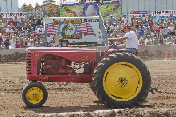 Massey harris 44 traktorpulling — Stockfoto