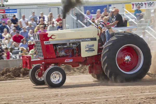 International Tractor pulling close view — Stock Photo, Image