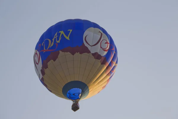 Jordanischer Ballon segelt davon — Stockfoto