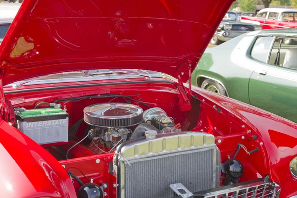 Rojo y blanco 1955 Chevy Bel Air Engine —  Fotos de Stock