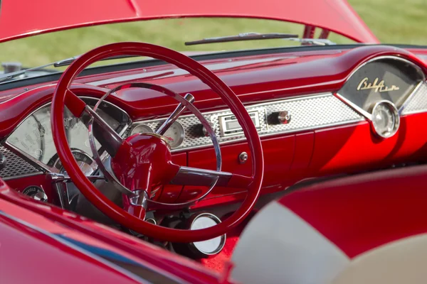 Röd & vit 1955 Chevy Bel Air interiör — Stockfoto