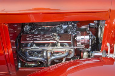 1930 turuncu Chevrolet coupe motoru