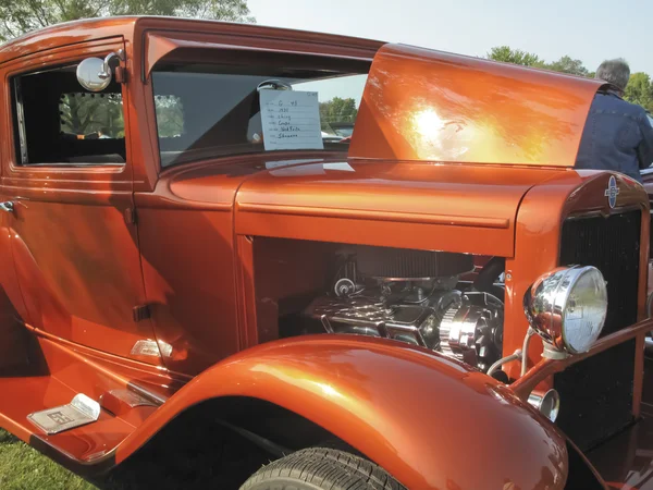 1930 pomarańczowy chevy coupe po stronie — Zdjęcie stockowe