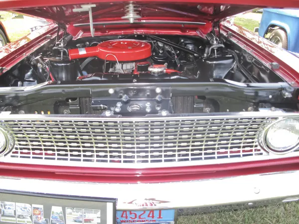 1963 czerwony ford fairlane silnika — Zdjęcie stockowe