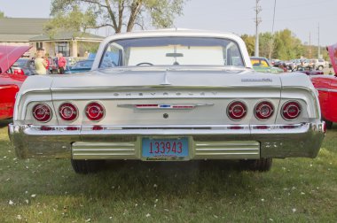 Beyaz chevy Impala ss arka görünüm