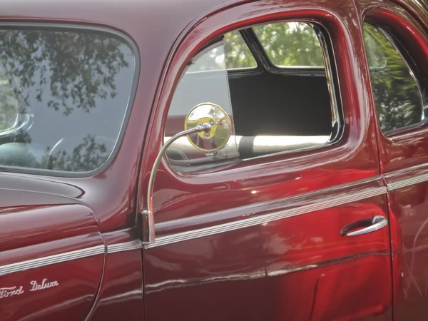 1940 Ford DeLuxe lado del conductor — Foto de Stock