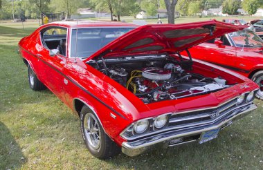 Kırmızı chevy chevelle ss