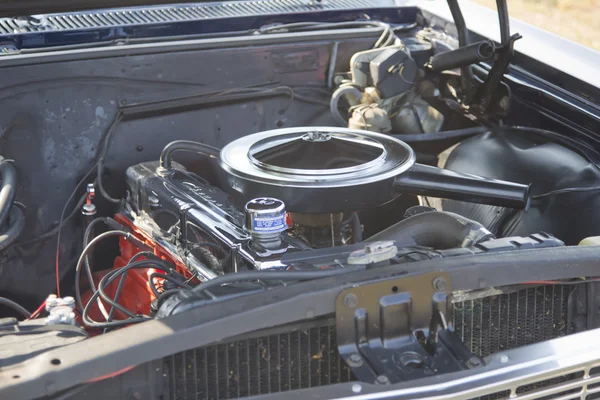 Ročník modrý Chevrolet chevelle motor — Stock fotografie
