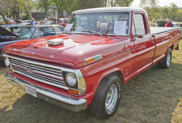 1969 Ford F100 Ranger Truck Front View — Stock Photo, Image