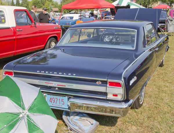 Ročník modrý Chevrolet chevelle zadní pohled — Stock fotografie