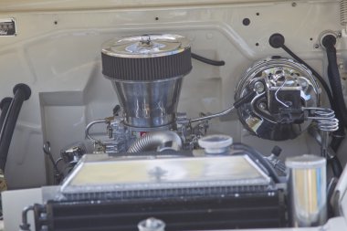 1950 beyaz ford pikap motor kapalı