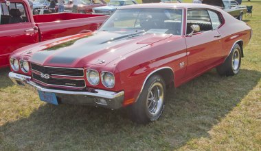 1970 kırmızı siyah chevy chevelle ss