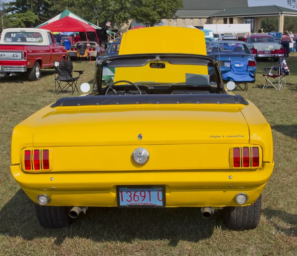 1966 ford mustang chop top bakifrån — Stockfoto