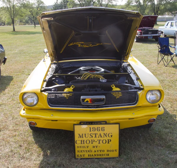 1966 ford mustang Czop przedni widok z góry — Zdjęcie stockowe