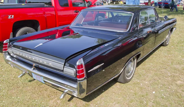 1963 zwarte pontiac bonneville achterkant — Stockfoto