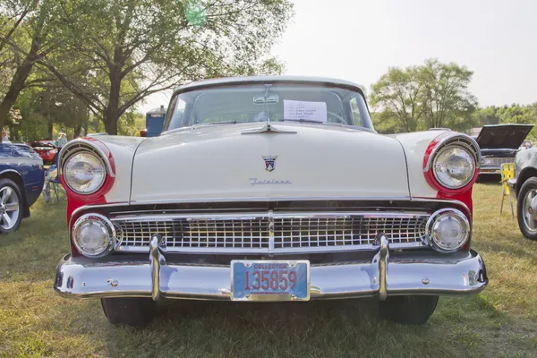 1955 Ford Crown Victoria Vista frontal — Foto de Stock