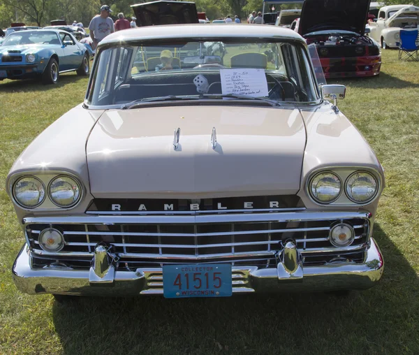 1959 pink rambler framifrån — Stockfoto