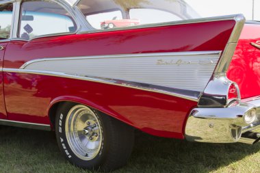Kırmızı 1957 Chevrolet bel air fin