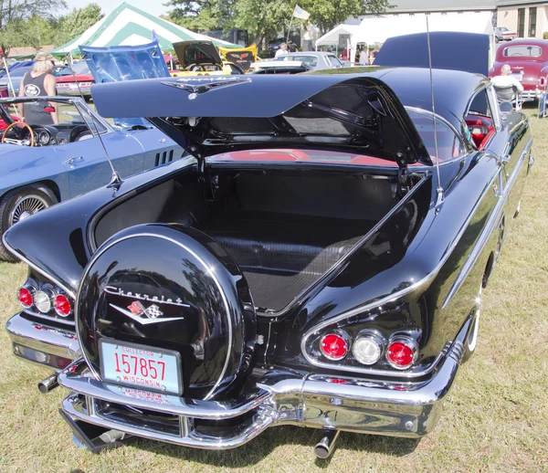 1958 Vista posteriore nera Chevy Impala — Foto Stock