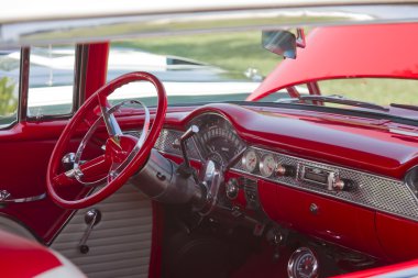 kırmızı beyaz 1955 Chevrolet bel air iç